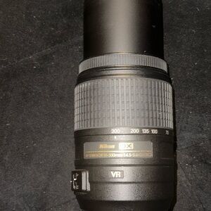 55-300mm Nikon AF-s Nikkor VR lense